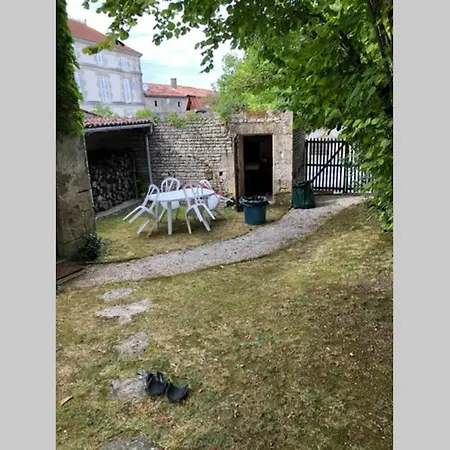 펜션 Coeur Village, Maison Entiere A Louer, Chateau Sur Boutonne